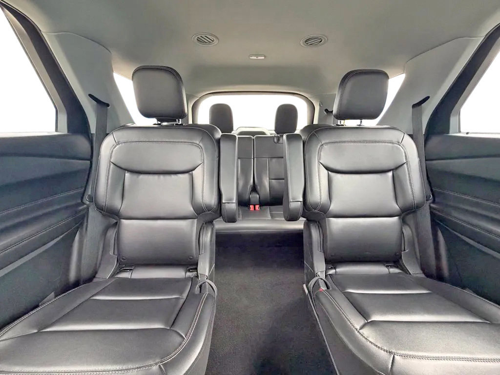 Used 2024 Ford Explorer XLT AWD/4WD image 27