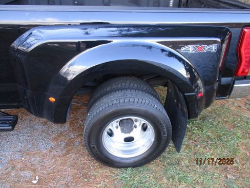 Used 2017 Ford F350 Lariat w/ Tow Technology Bundle image 12