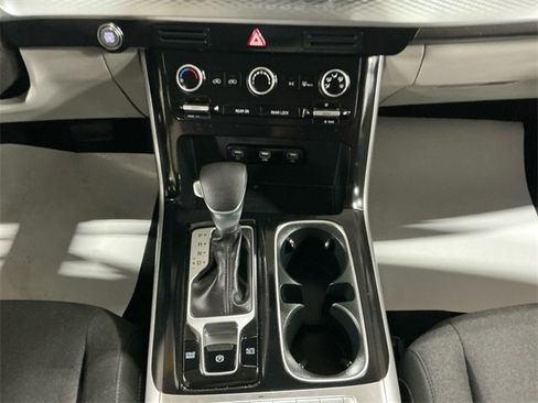 Used 2024 Kia Carnival LX image 11