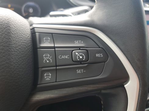 Used 2022 Jeep Grand Cherokee L Limited image 17