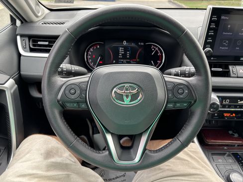 Used 2022 Toyota RAV4 Limited AWD/4WD image 18