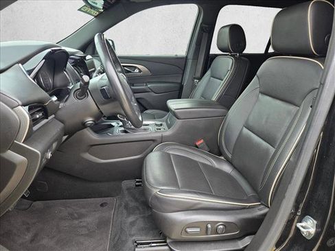 Used 2022 Chevrolet Traverse Premier w/ Redline Edition image 17