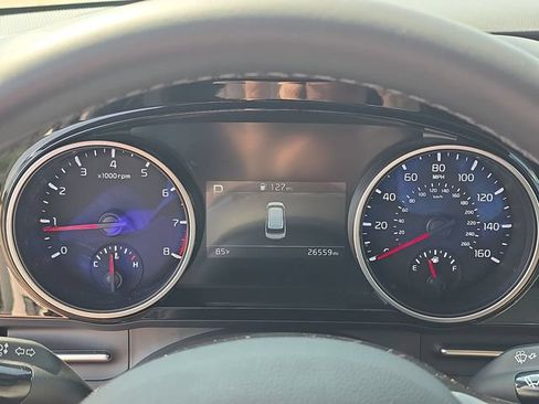 Used 2023 Kia Carnival EX FWD image 22