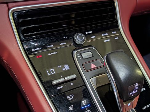 Certified 2023 Porsche Panamera 4S AWD/4WD image 40