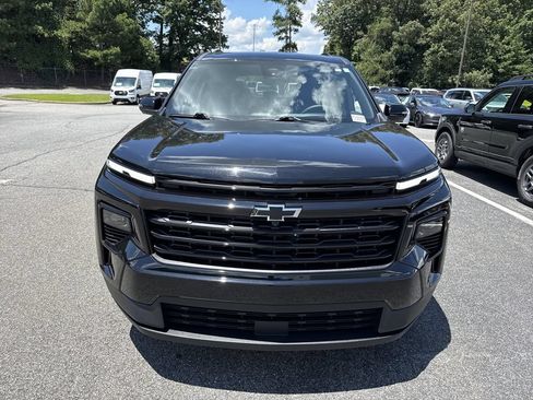 Used 2026 Chevrolet Traverse LT w/ Midnight/Sport Edition FWD image 2