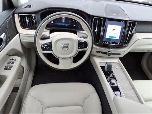 Used 2023 Volvo XC60 B5 Plus w/ Protection Package Premier image 9