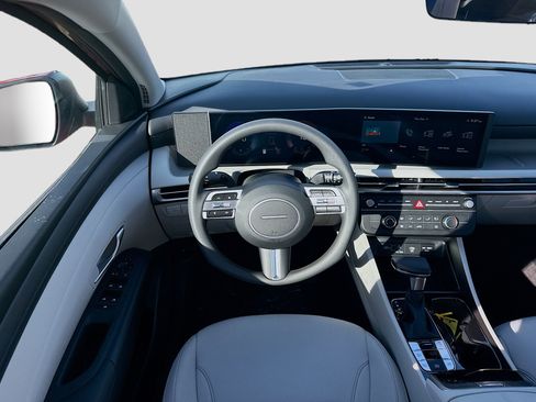 New 2026 Hyundai Tucson SE image 15