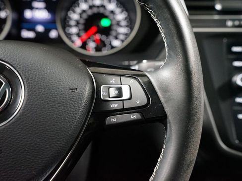 Used 2021 Volkswagen Tiguan SE image 13