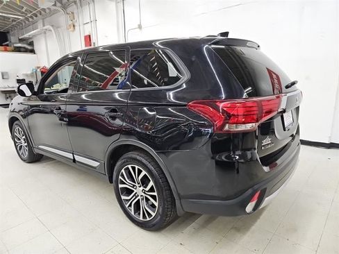 Used 2018 Mitsubishi Outlander SE image 4