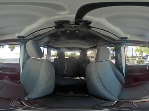 Used 2025 Jeep Wrangler Sahara image 41