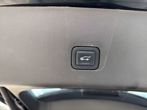 Used 2022 Chevrolet Traverse LT image 29