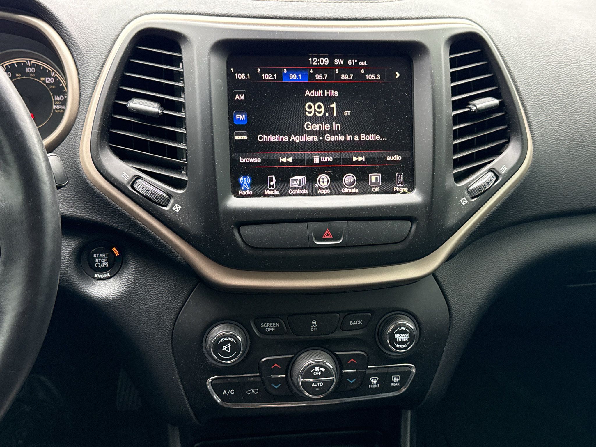 Used 2016 Jeep Cherokee Limited AWD/4WD image 7