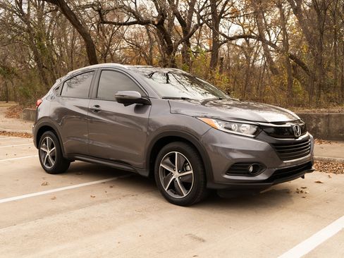 Certified 2022 Honda HR-V EX image 2