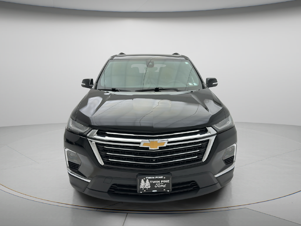 Used 2023 Chevrolet Traverse LT w/ LT Premium Package AWD/4WD image 2