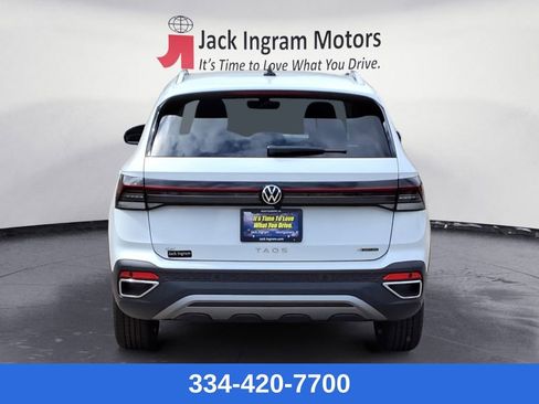 New 2025 Volkswagen Taos SE image 4