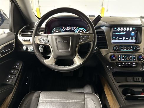 Used 2019 GMC Yukon Denali w/ Denali Ultimate Package AWD/4WD image 11