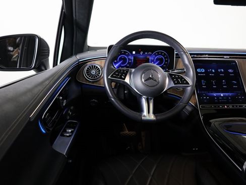 Used 2023 Mercedes-Benz EQE 500 4MATIC SUV w/ Pinnacle Trim Package image 32