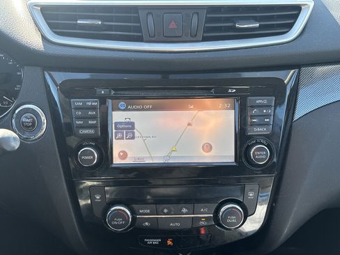 Used 2016 Nissan Rogue SL w/ SL Premium Package image 19