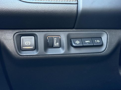 Used 2023 GMC Acadia AT4 w/ Technology Package image 18