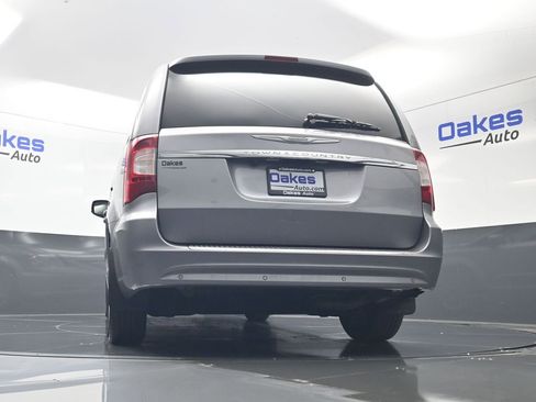Used 2013 Chrysler Town & Country Touring-L w/ Driver Convenience Group FWD image 42