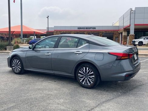 Used 2025 Nissan Altima 2.5 SV FWD image 5