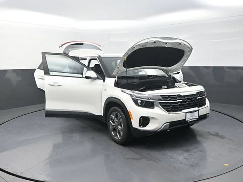 Used 2024 Kia Seltos LX AWD/4WD image 29