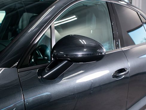 Used 2024 Porsche Macan image 16