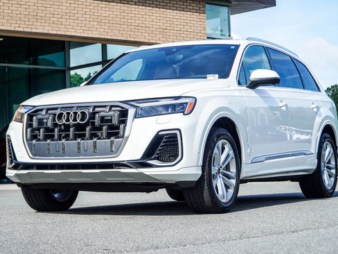 Used 2025 Audi Q7 3.0T Premium Plus AWD/4WD image 8