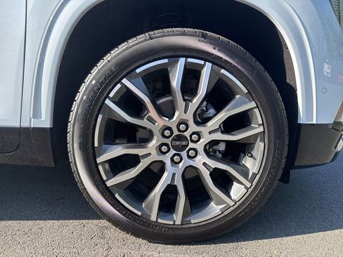 New 2026 GMC Acadia Denali Ultimate w/ LPO, Floor Liner Package AWD/4WD image 9