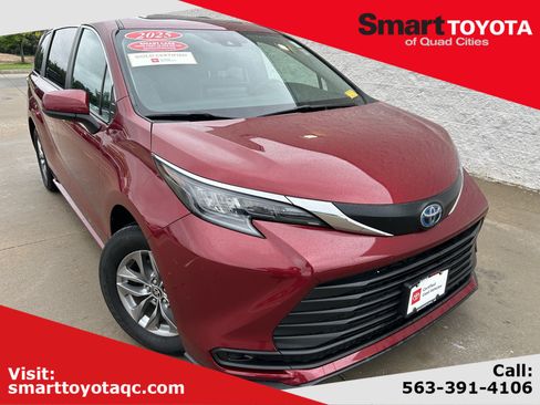 Certified 2025 Toyota Sienna LE w/ LE Plus Package AWD/4WD image 1