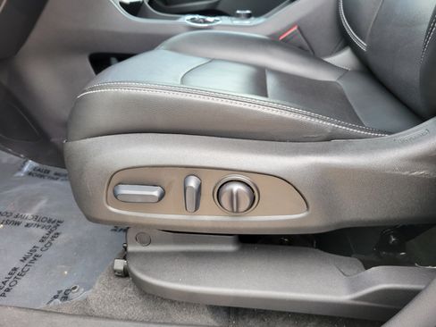Used 2023 GMC Terrain SLT w/ Tech Package FWD image 12
