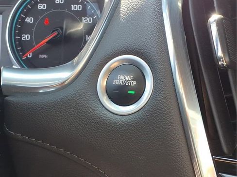 Used 2023 Chevrolet Traverse LT image 11