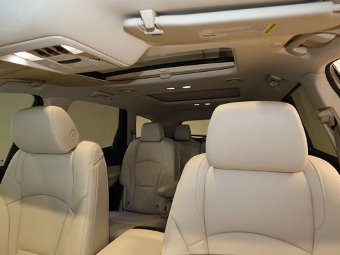 Used 2023 Buick Enclave Essence w/ Experience Buick Package FWD image 17