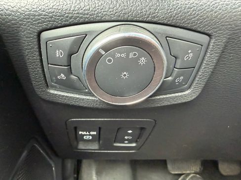 Used 2019 Ford F150 Platinum w/ Equipment Group 701A Luxury AWD/4WD image 18