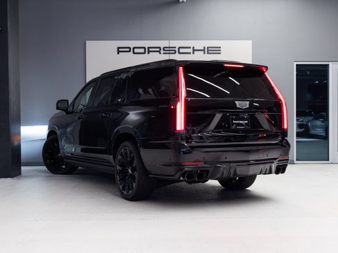 Used 2026 Cadillac Escalade ESV V w/ LPO, ONYX Package AWD/4WD image 3