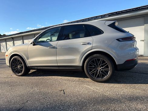 Certified 2024 Porsche Cayenne image 3