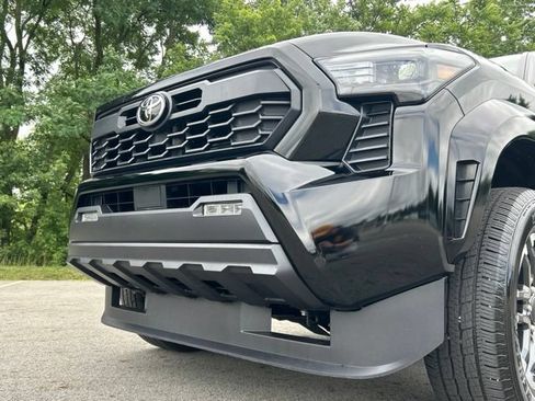 Used 2025 Toyota Tacoma TRD Sport AWD/4WD image 13