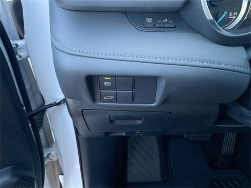 Used 2022 Toyota Highlander XLE image 12