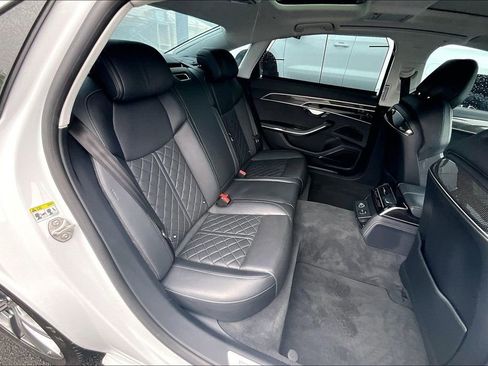 Used 2022 Audi S8 w/ S8 Comfort Plus Package AWD/4WD image 27
