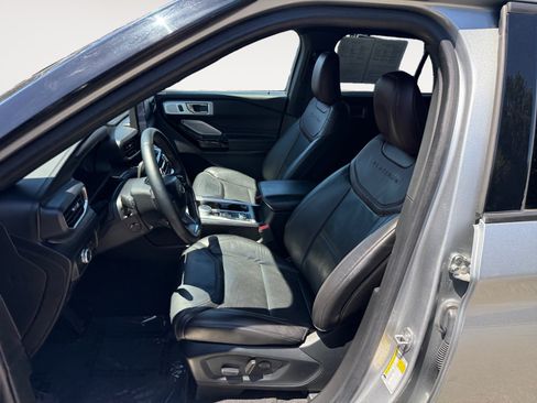 Certified 2023 Ford Explorer Platinum w/ Technology Package AWD/4WD image 10