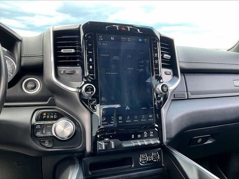 Used 2022 RAM 1500 Laramie AWD/4WD image 18