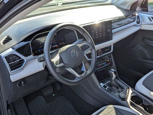 Used 2025 Volkswagen Taos SE w/ Panoramic Sunroof Package AWD/4WD image 12