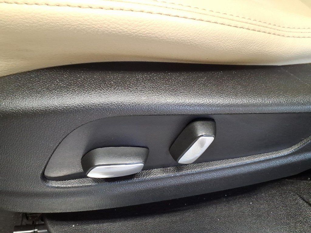 Used 2017 Cadillac XT5 FWD image 10