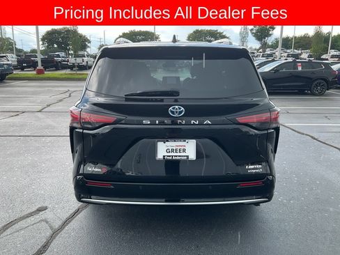 Used 2023 Toyota Sienna Limited FWD image 19