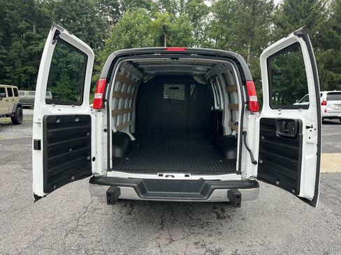Used 2025 Chevrolet Express 2500 w/ Driver Convenience Package RWD image 24