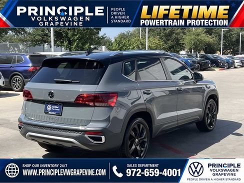 Used 2023 Volkswagen Taos SE w/ Panoramic Sunroof Package FWD image 9