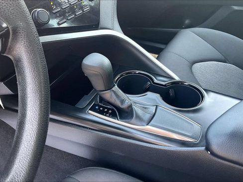 Used 2019 Toyota Camry LE FWD image 17