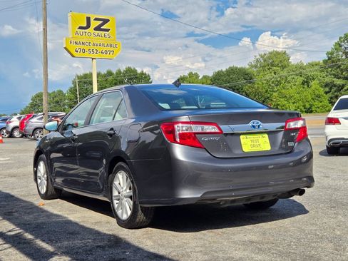 Used 2012 Toyota Camry XLE w/ Leather Pkg FWD image 4