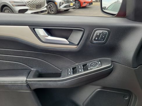 Used 2022 Ford Escape SEL w/ Technology Package AWD/4WD image 17