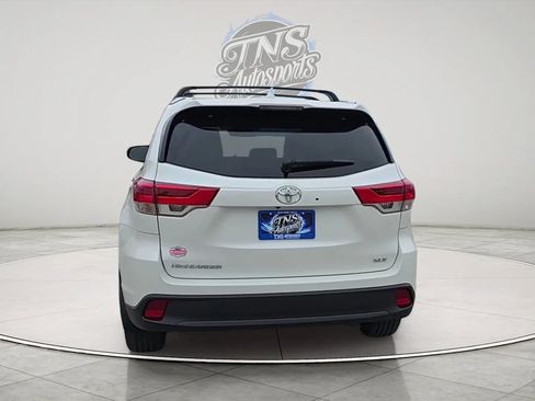 Used 2019 Toyota Highlander XLE FWD image 6